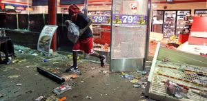 AP_FERGUSON8_140811_DG_33x16_992