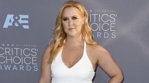amy-schumer-white-dress-ap660